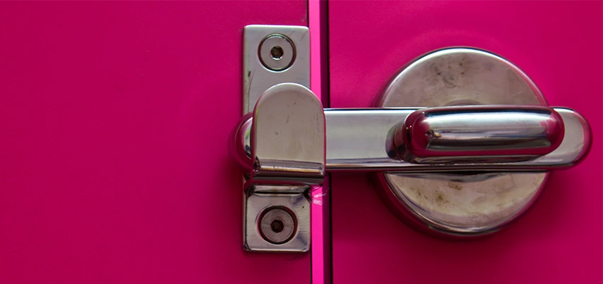 Childproof Gate Lock in Des Plaines, Illinois